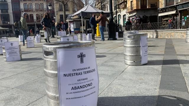 FOTOS | La AHT recrea un “Cementerio Hostelero” en Toledo