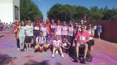 La 'Holi Run' del colegio Cristóbal Colón llena de color Talavera contra la ELA