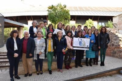 Tierras de Cerámica pone en marcha la iniciativa ‘Pintoras de flores y grecas’