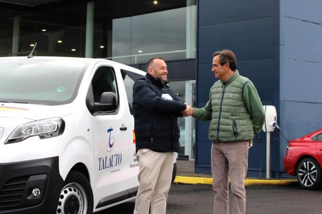 Talauto cede un furgón de nueve plazas para ayudar al pueblo ucraniano