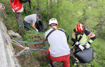 Un contenedor, una señal o un extintor entre 3.000 kilos de basura recogidos en Toledo