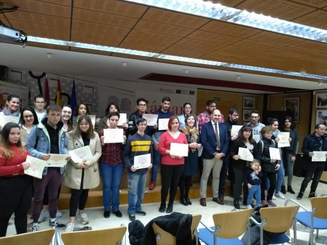 Entrega de diplomas de nuevos cursos PICE para jóvenes de Talavera