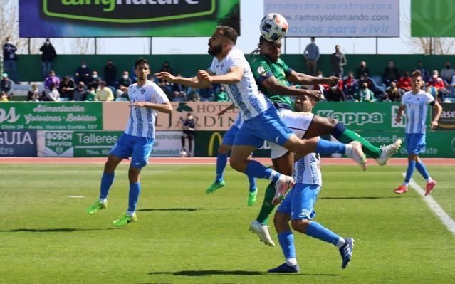 Una imagen del partido de ayer domingo del CF Talavera en Villanueva de la Serena