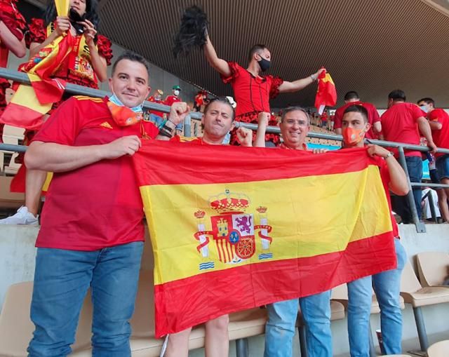 Los 'talismanes' talaveranos apoyaron a La Roja en Sevilla