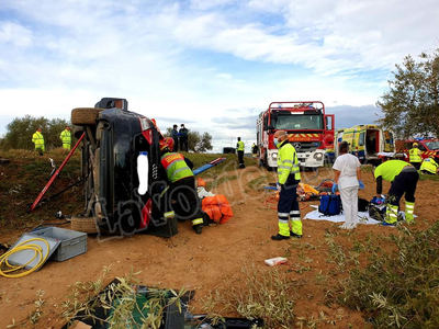 SUCESOS | “¿POR QUÉ NO OS QUEDÁIS EN CASA?” Un accidente de tráfico en la provincia obliga a movilizar 30 efectivos