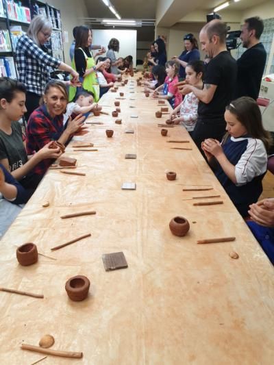 TALAVERA | Éxito del taller 'Arqueología y cerámica en familia en el Museo Ruiz de Luna'