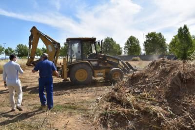 TALAVERA | El Ayuntamiento inicia los trabajos de limpieza y desbroce de solares municipales