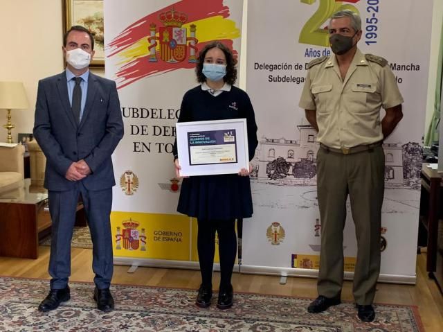 COLEGIO MARISTAS | Las Fuerzas Armadas premian a la talaverana Sofía García