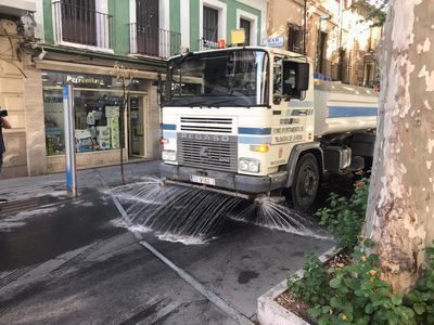 FOTOS | Desinfección intensiva por barrios y colegios, a mano y a máquina, en Talavera