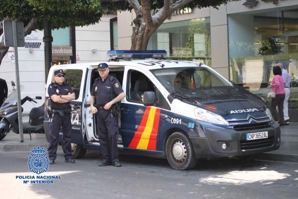 Detenido por conducir a gran velocidad con un bebé en el regazo