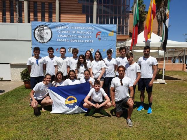 Gran actuación del Club Natación Aqüis en Badajoz