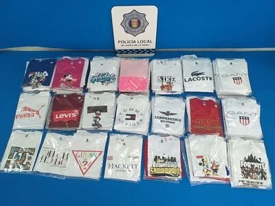 Incautan cerca de 300 camisetas falsificadas en el mercadillo de Talavera