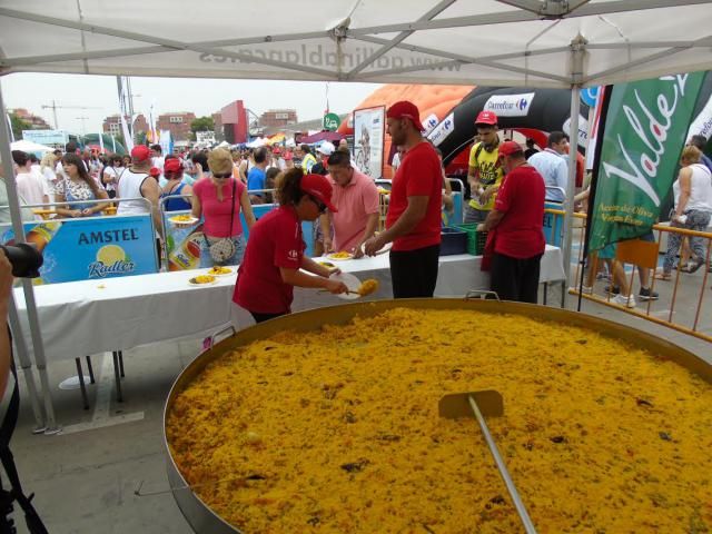 Carrefour invita a 1.000 raciones de paella en su hipermercado de Talavera