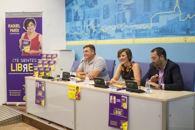 La torrijeña Raquel París presenta su libro de desarrollo personal '¿Te sientes libre?'