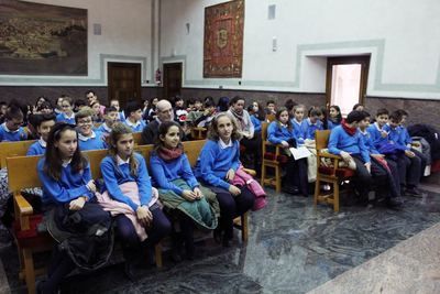 Unos 200 escolares participan en el Pleno infantil de Torrijos (fotos)