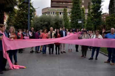 Un gran lazo rosa en Talavera para luchar contra el cáncer de mama