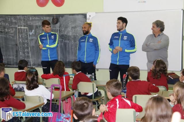 El Soliss FS Talavera inaugura una nueva temporada de Aula Futsal en el Colegio ‘Clemente Palencia’