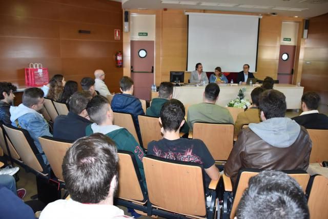 Los alumnos del Grado de Informática celebran el día de Santa Tecla