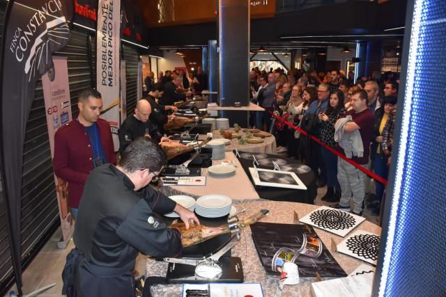 El Mercado de Abastos de Talavera acogió con el III Concurso Nacional de Cortadores de Jamón