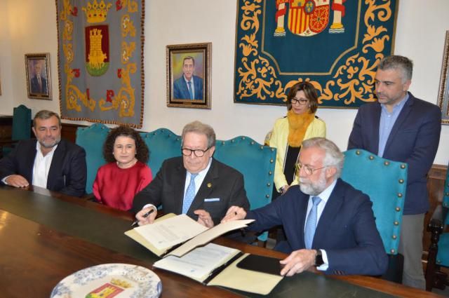 Firma del convenio de colaboración con COFARTA 