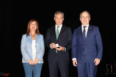 Eurocaja Rural recibe la medalla de oro de la UNED en Talavera