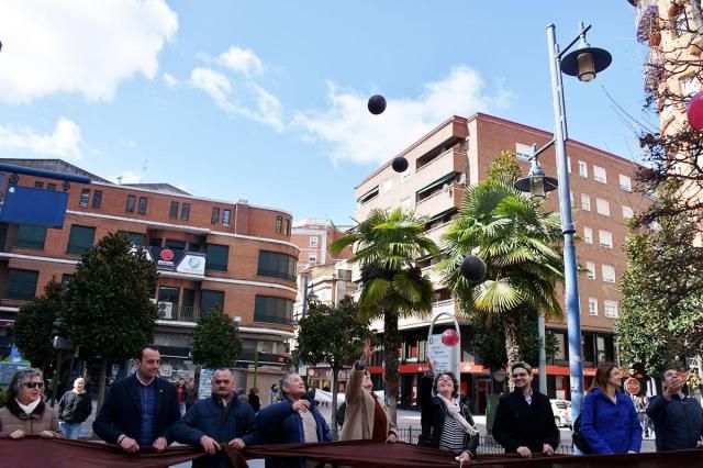 Talavera se suma con un lazo gigante al Día Internacional del Cáncer de Laringe