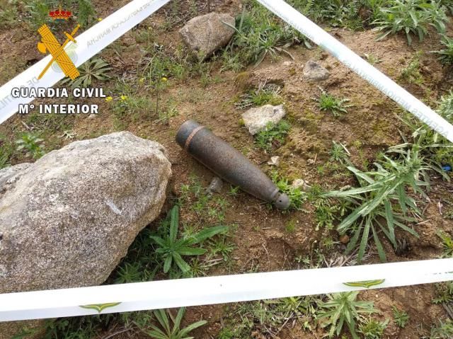 ACTUALIDAD | La Guardia Civil desactiva dos artefactos explosivos en San Martín de Montalbán