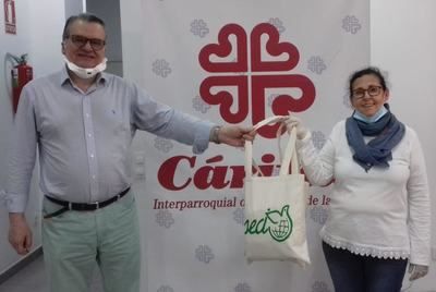 TALAVERA | Maristas entrega material sanitario a C&#225;ritas