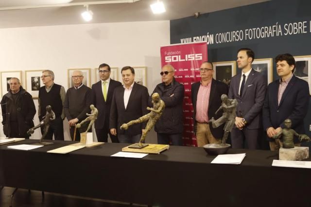 Presentado el ganador de la escultura de Andrés Iniesta promovida por la Fundación Soliss