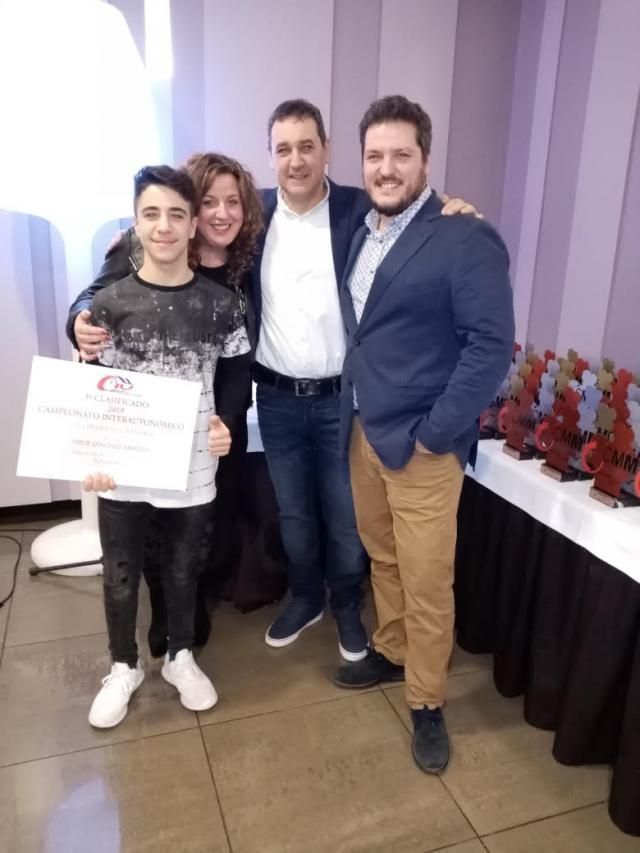 El piloto talaverano Josué Sánchez recoge dos premios por su gran trayectoria en 2019