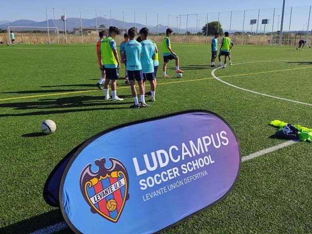 Arranca el I Summer Campus Levante UD en Ebora Formación