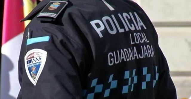 Trasladan a una joven al hospital por un posible 'pinchazo'