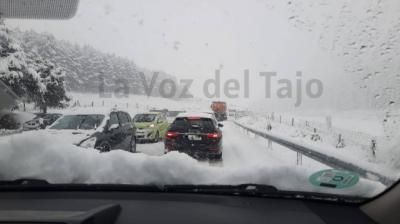 Primeros problemas por la nieve en El Puerto del Pico