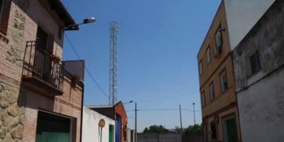 Denuncian el reinicio de las obras de la antena de telefonía en el Paredón