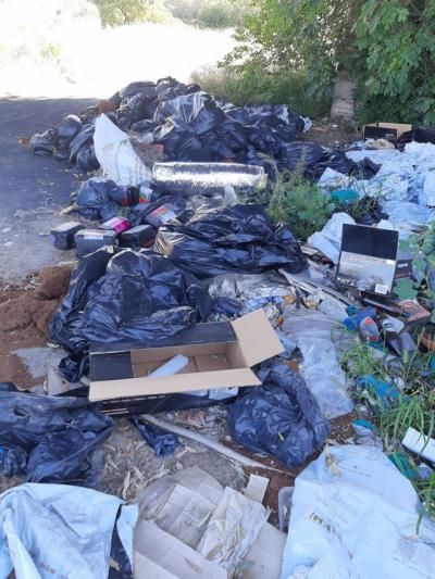 Indignación por la basura (mierda) bajo el puente del Alberche