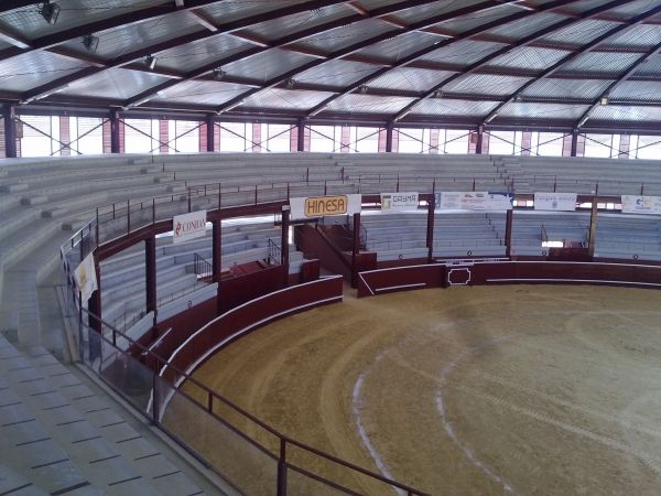 Un hombre de 29 años resulta herido tras sufrir una cogida de toro en la plaza de Villarubia de los Ojos