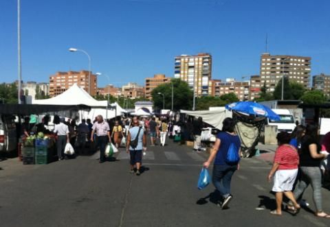 El Ayuntamiento traslada el mercadillo de los miércoles para no coincidir con la Concentración de Autocaravanas