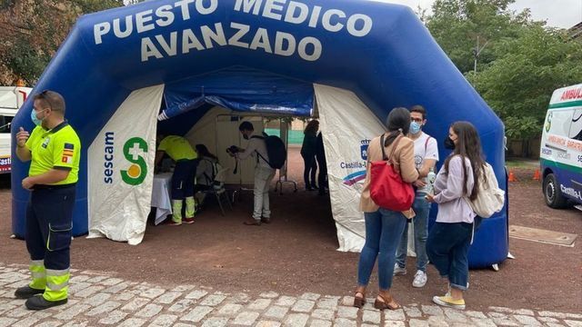 Unidad móvil de vacunación en el campus de la Fábrica de Armas de Toledo |  Foto: Junta de Castilla-La Mancha