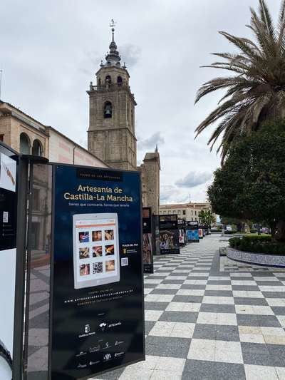 GALERÍA | ¿Todavía no has visto el ‘Paseo de los Artesanos’ en Talavera?