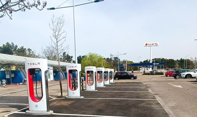 Luz del Tajo apuesta por la movilidad sostenible con la instalación de los primeros Supercargadores de Tesla en la provincia de Toledo   