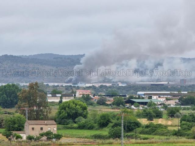 Incendio en una chatarrería en Pepino / Foto: La Voz del Tajo