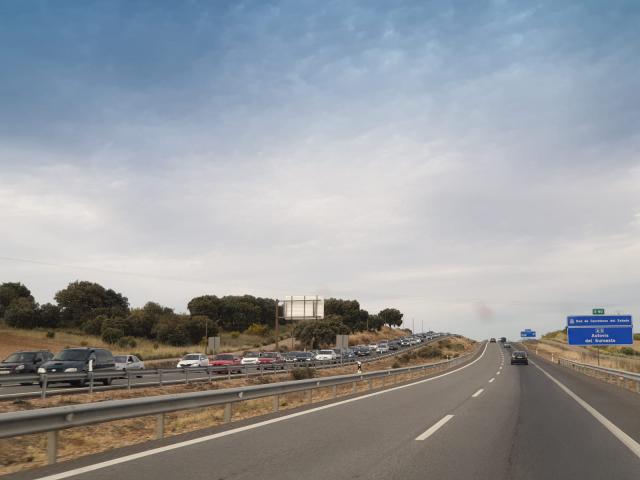 Coches parados, retenciones de 1h… en la A-5