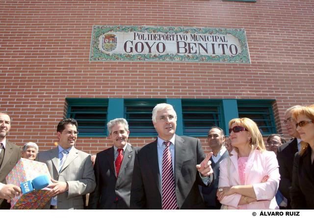 Su localidad natal decidió bautizar en 2005 a su nuevo recinto deportivo con el nombre de Goyo Benito