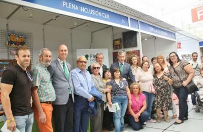 Caja Rural CLM visita los stands de APACE, APANAS, Plena Inclusión y AIDIS en FARCAMA