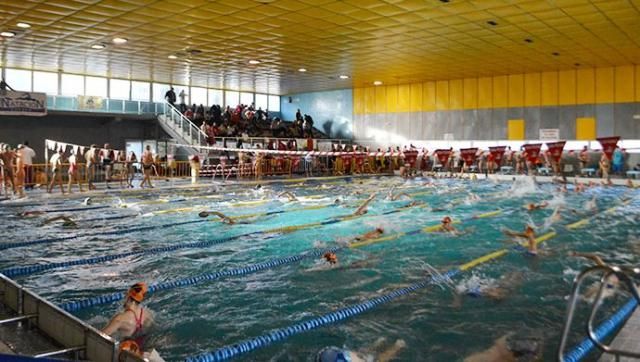 Se reabre la piscina climatizada El Prado tras solucionar el desplome del falso techo