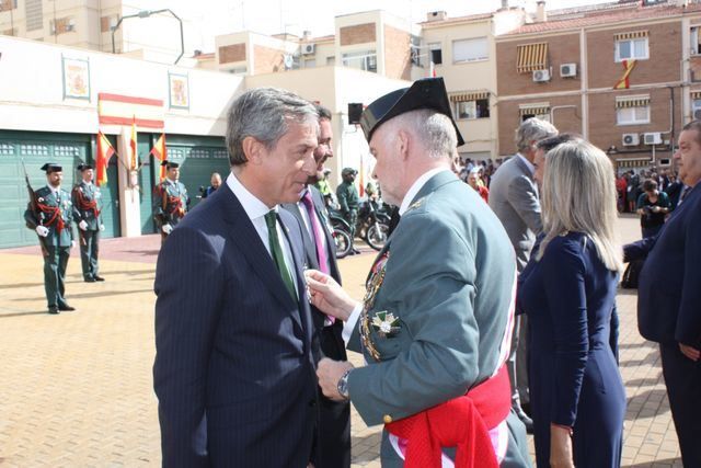 El presidente de Eurocaja Rural recibe la Cruz de la Orden del Mérito de la Guardia Civil