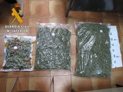 MARIHUANA | Detenido un hombre cuando transportaba 6.605 gramos