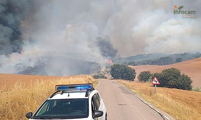 INCENDIO | 12 medios aéreos y 14 terrestres contra el fuego en El Casar