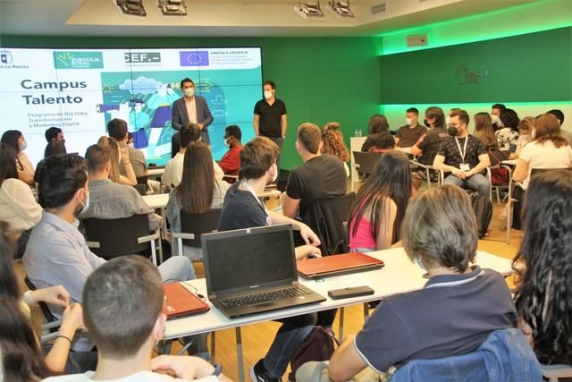 Los alumnos del programa ‘Campus Talento’ aprenden cómo planificar campañas de publicidad