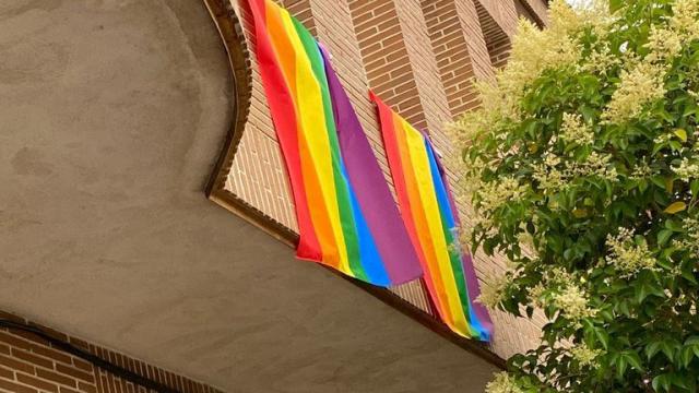 CCOO Toledo denuncia ante la Guardia Civil el allanamiento de su sede en Sonseca para retirar la bandera arco iris